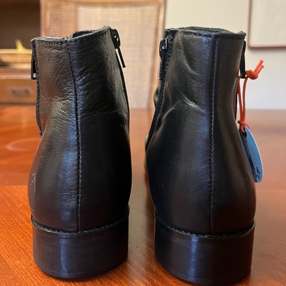 Shoe the Bear Women’s Black Chelsea Boots Size 38 (7.5-8) NWT - Picture 3 of 9
